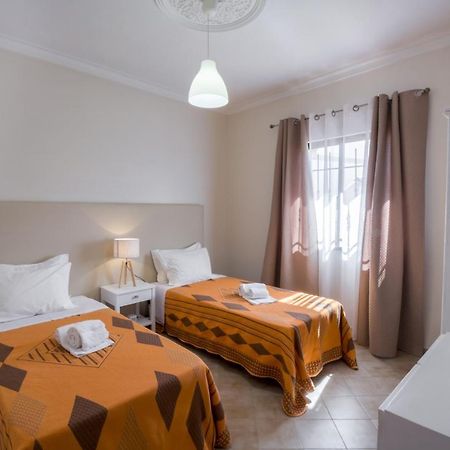 Apartamentos Pinto Quarteira Bagian luar foto